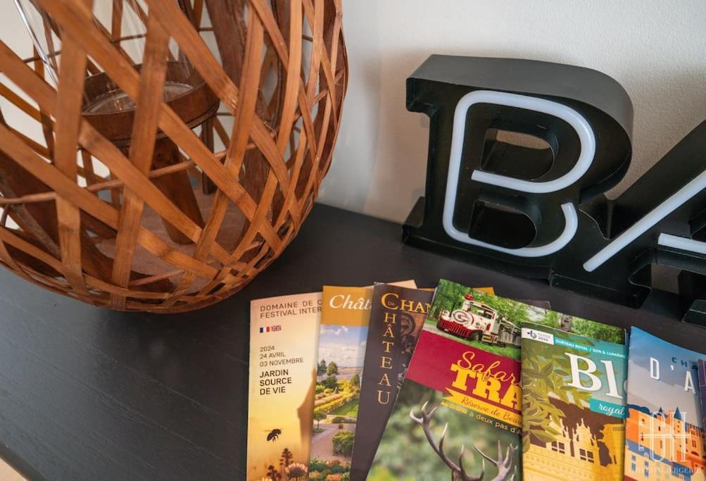 Begonia - Place Plumereau Tours Esterno foto